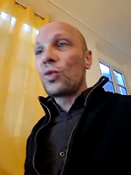 Snapshot of wedge75 chatting on 12/04/25, 03:54 wedge75 online show from 12/04/25, 03:54