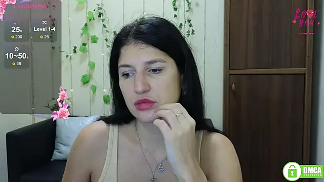 Snapshot of Alianna_Solo_Kisses chatting on 10/22/25, 05:30 Alianna Solo Kisses online show from 10/22/25, 05:30