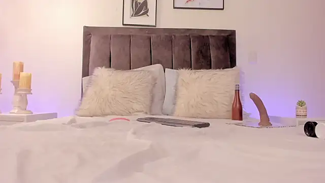 helen mooree online show from 02/05/25, 04:25