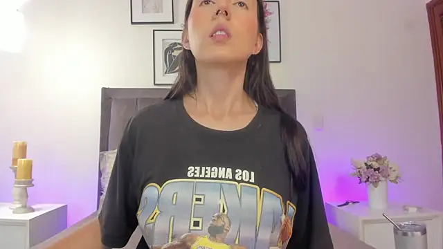 helen mooree online show from 04/28/26, 01:05