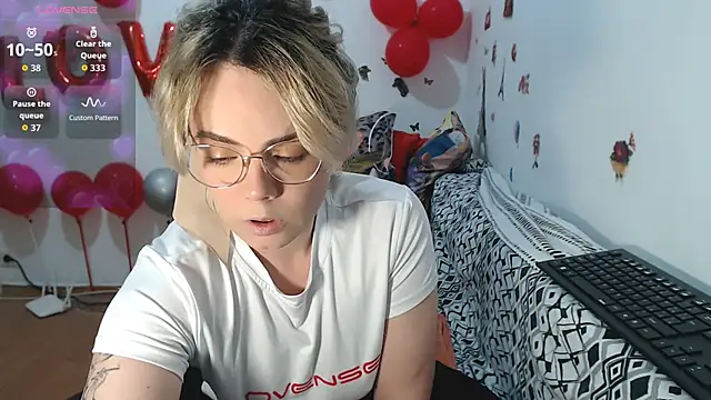 hotmilf4uxxx online show from 03/20/26, 09:36