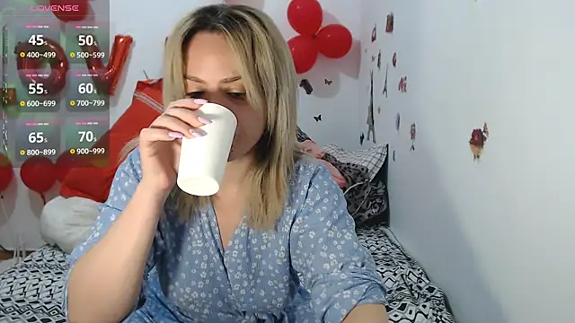 hotmilf4uxxx online show from 03/24/26, 10:31