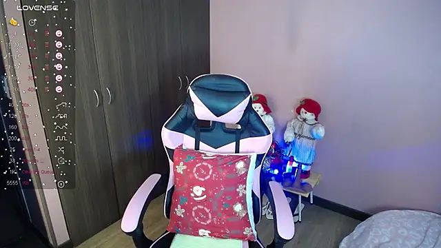 paolagomez  online show from 11/12/25, 08:41