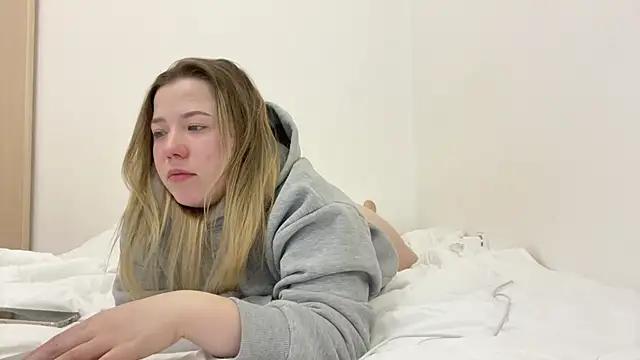 Embersweetbunny online show from 03/10/25, 03:52