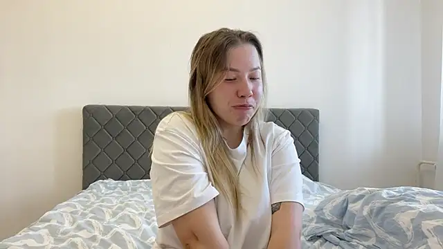 Embersweetbunny online show from 03/19/25, 09:28