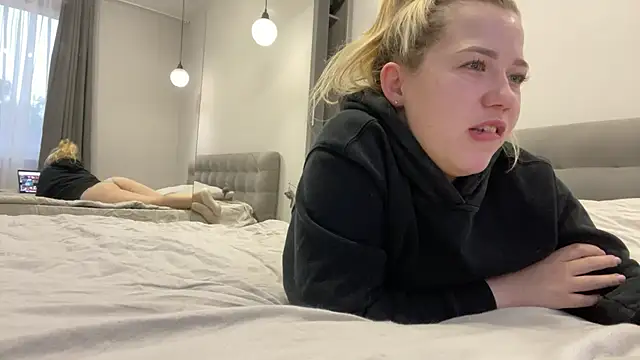 Embersweetbunny online show from 10/03/25, 04:42