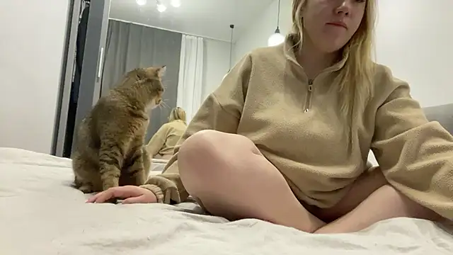 Embersweetbunny online show from 10/20/25, 01:28