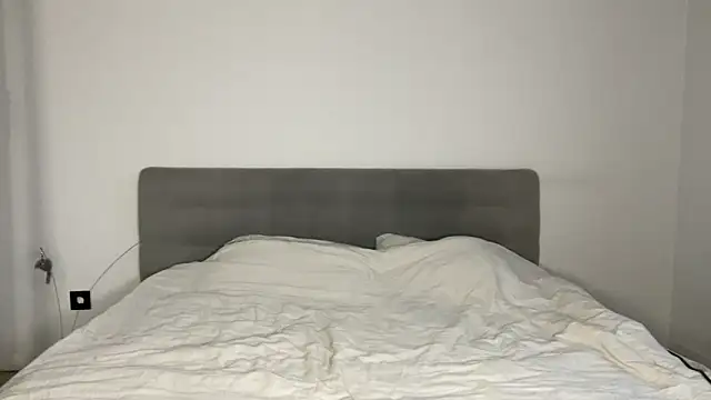 Embersweetbunny online show from 12/18/25, 07:47