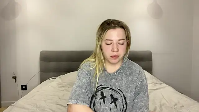 Embersweetbunny online show from 12/20/25, 06:20