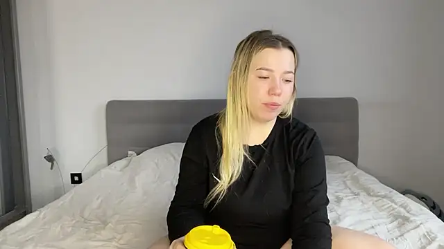 Embersweetbunny online show from 12/21/25, 08:10