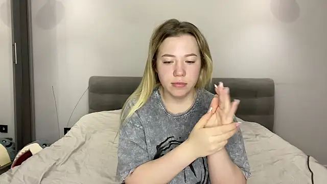 Embersweetbunny online show from 01/11/26, 06:29