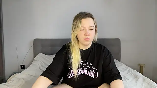 Embersweetbunny online show from 01/13/26, 07:46