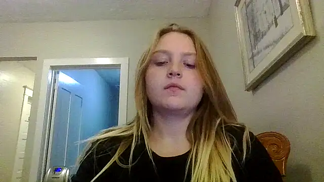 Snapshot of PhatAssBlond chatting on 12/27/24, 02:36 PhatAssBlond online show from 12/27/24, 02:36
