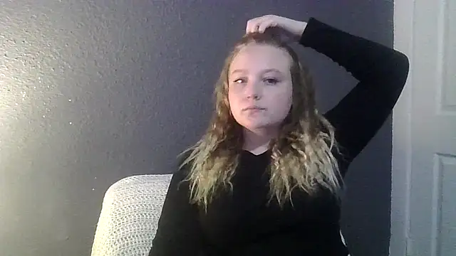 Snapshot of PhatAssBlond chatting on 02/21/25, 05:31 PhatAssBlond online show from 02/21/25, 05:31