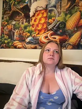 Snapshot of PhatAssBlond chatting on 09/22/25, 01:35 PhatAssBlond online show from 09/22/25, 01:35