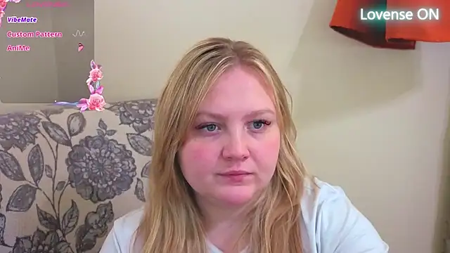 Snapshot of PhatAssBlond chatting on 04/20/26, 10:00 PhatAssBlond online show from 04/20/26, 10:00
