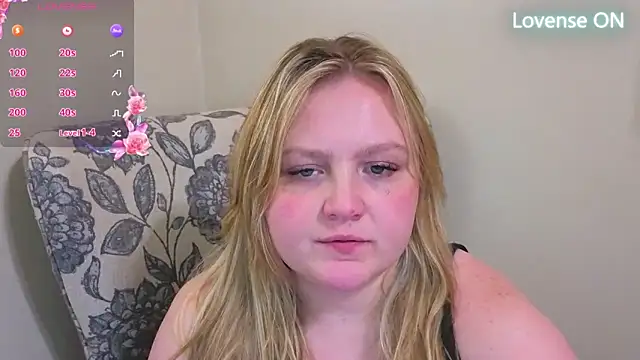 Snapshot of PhatAssBlond chatting on 04/21/26, 05:03 PhatAssBlond online show from 04/21/26, 05:03