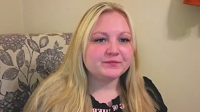 Snapshot of PhatAssBlond chatting on 04/24/26, 10:34 PhatAssBlond online show from 04/24/26, 10:34
