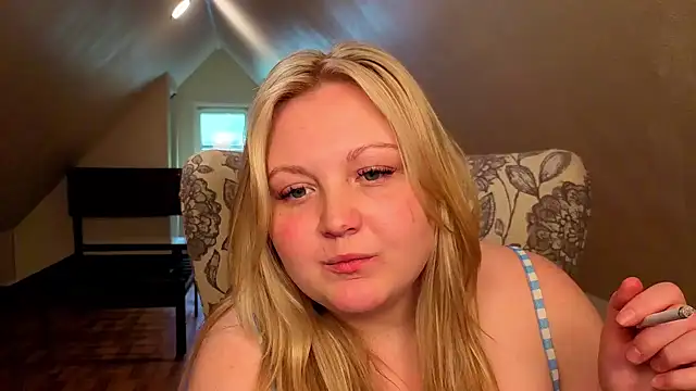 Snapshot of PhatAssBlond chatting on 05/03/26, 09:10 PhatAssBlond online show from 05/03/26, 09:10