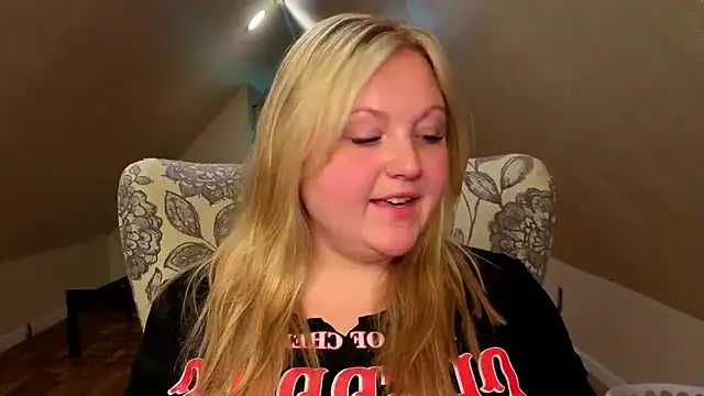 Snapshot of PhatAssBlond chatting on 05/12/26, 09:23 PhatAssBlond online show from 05/12/26, 09:23