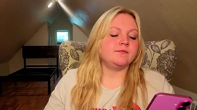 Snapshot of PhatAssBlond chatting on 05/16/26, 09:13 PhatAssBlond online show from 05/16/26, 09:13