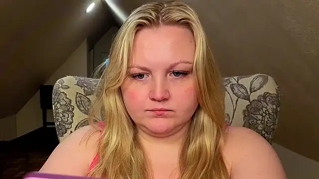 Snapshot of PhatAssBlond chatting on 05/18/26, 10:37 PhatAssBlond online show from 05/18/26, 10:37