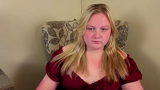 Snapshot of PhatAssBlond chatting on 07/05/26, 10:06 PhatAssBlond online show from 07/05/26, 10:06