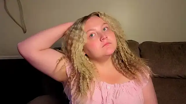 Snapshot of PhatAssBlond chatting on 07/20/26, 09:39 PhatAssBlond online show from 07/20/26, 09:39