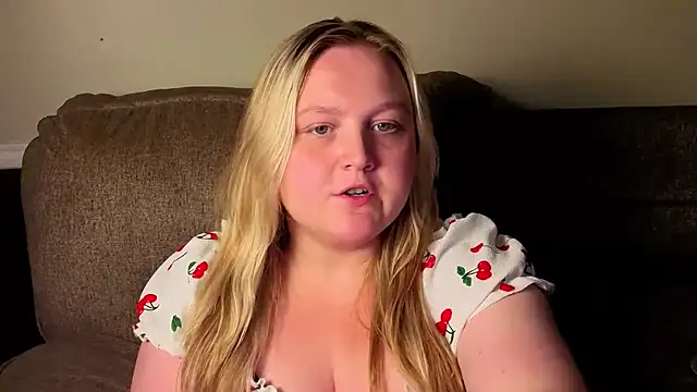 Snapshot of PhatAssBlond chatting on 08/07/26, 04:14 PhatAssBlond online show from 08/07/26, 04:14