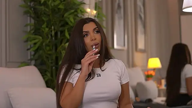 NicoleCellini online show from 04/07/26, 06:30