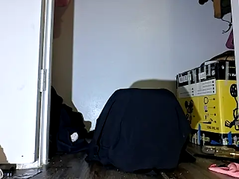 Snapshot of Amarok39 chatting on 10/18/25, 02:14 Amarok39 online show from 10/18/25, 02:14