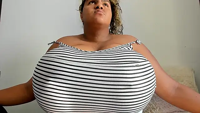 Snapshot of bigmom69_ chatting on 06/01/26, 02:41 bigmom69 online show from 06/01/26, 02:41