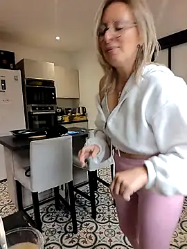 Jade Emeraud online show from 12/15/25, 01:15