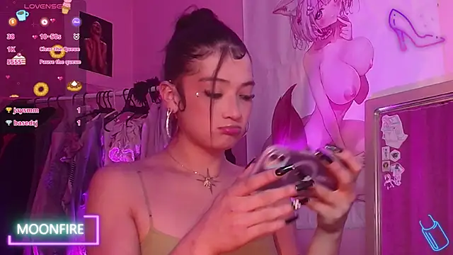 Snapshot of moonfiredancer chatting on 10/21/25, 10:27 moonfiredancer online show from 10/21/25, 10:27