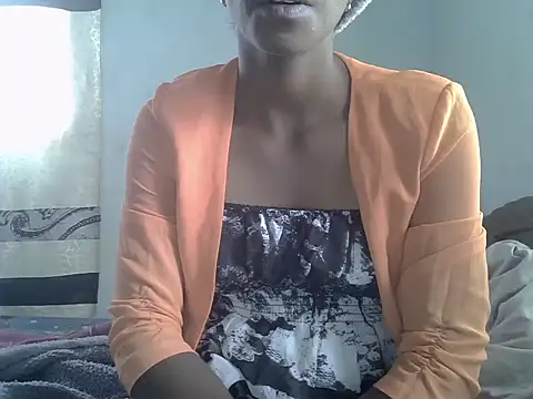 ElianeHot online show from 10/06/25, 08:12