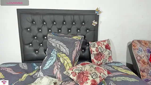 Snapshot of Darlyquenn11 chatting on 12/21/24, 03:25 Darlyquenn11 online show from 12/21/24, 03:25