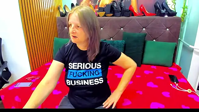 Lilly hott online show from 10/01/25, 05:30