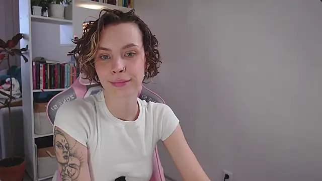 Snapshot of milly_ross chatting on 01/19/25, 07:25 milly ross online show from 01/19/25, 07:25