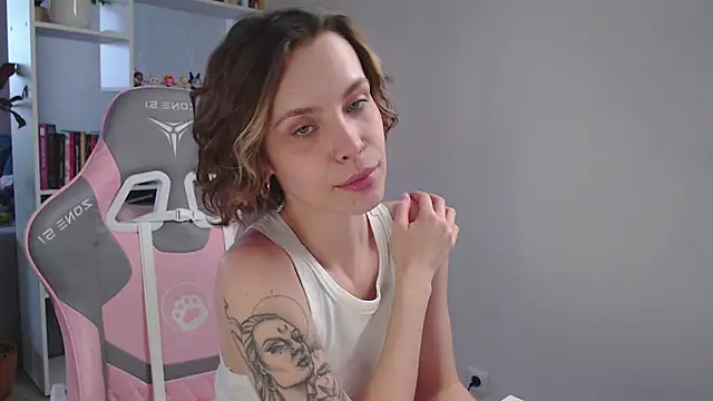 Snapshot of milly_ross chatting on 01/27/25, 08:07 milly ross online show from 01/27/25, 08:07