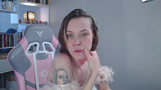 Snapshot of milly_ross chatting on 02/09/25, 06:22 milly ross online show from 02/09/25, 06:22