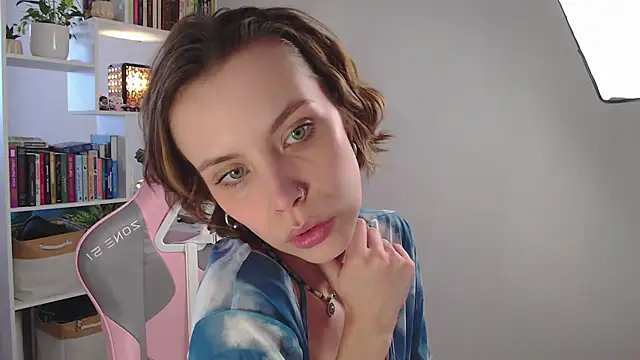 Snapshot of milly_ross chatting on 02/25/25, 07:09 milly ross online show from 02/25/25, 07:09