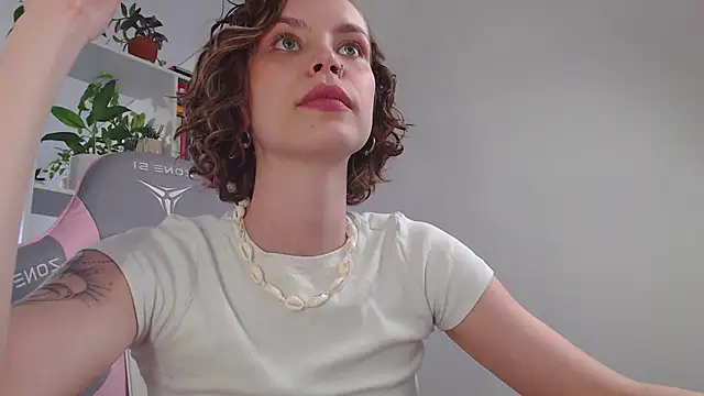 Snapshot of milly_ross chatting on 03/20/25, 08:42 milly ross online show from 03/20/25, 08:42