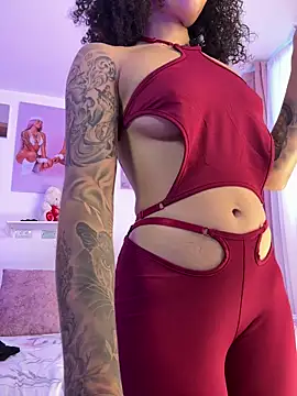 pretty pettite online show from 04/18/26, 10:21