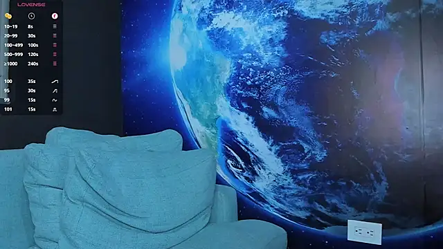 Snapshot of delessandro_world chatting on 10/28/25, 10:56 delessandro world online show from 10/28/25, 10:56