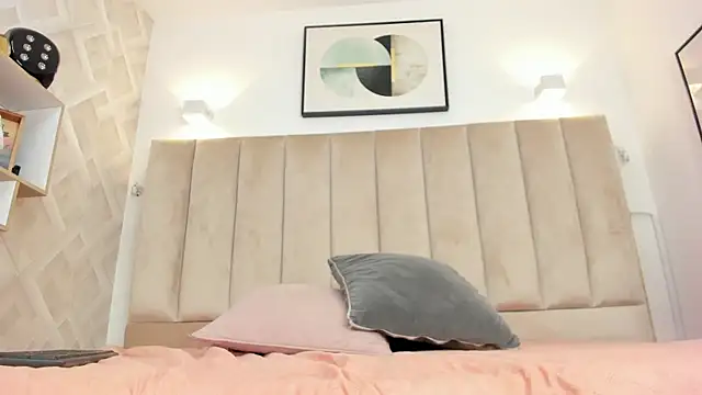 Anniie Queen online show from 04/12/26, 02:38