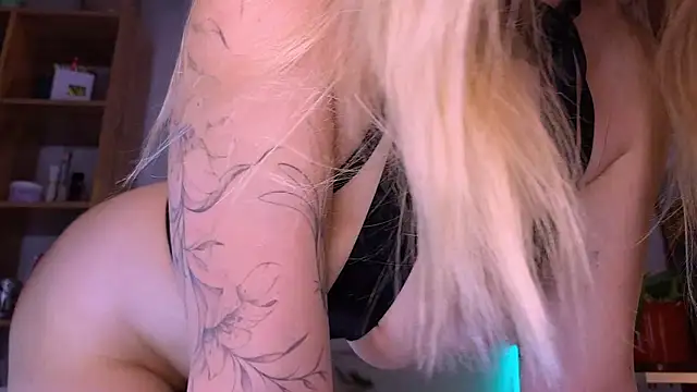 Amelia naughtyGirl online show from 12/18/24, 11:51