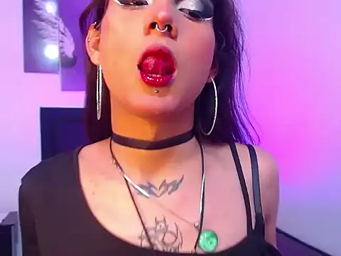 lilithnyx333 online show from 02/18/26, 10:28