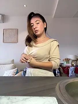 lyajoliee online show from 04/14/26, 07:14