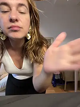 lyajoliee online show from 04/17/26, 06:05