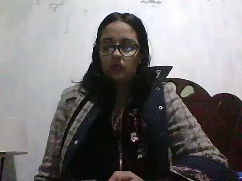 Samanthat33 online show from 12/30/24, 05:04